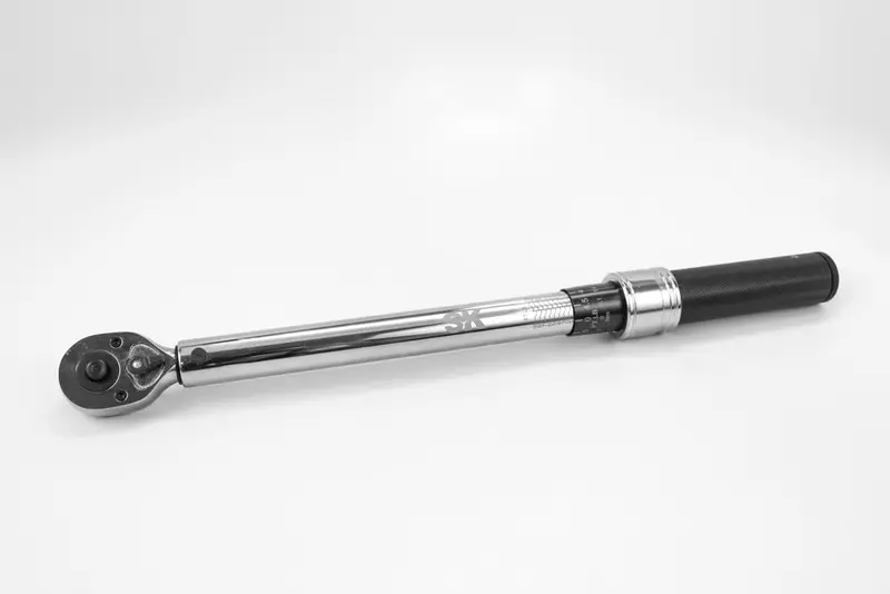 3/8-Inch Drive Micrometer Torque Wrench — 10–100 Ft-Lbs Adjustable Range