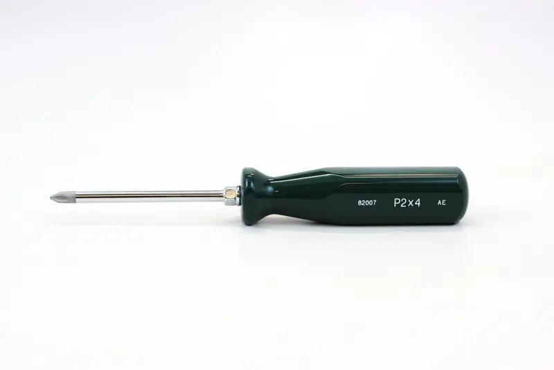 P2 × 4″ SureGrip Phillips Screwdriver – Short-Handle Precision Tool